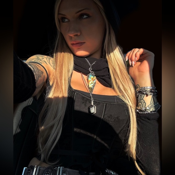 Meet your Posher, Vee ; Maker of Veil 💎 - Picture 4 of 13